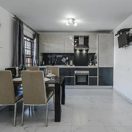 Amazing 3 Bedroom On The First Line Of The Americas Beach, Air Conditioner And Terrace Ocean View Appartement