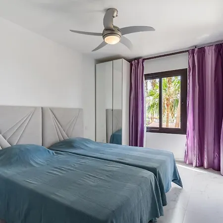Appartement Amazing 3 Bedroom On The First Line Of The Americas Beach, Air Conditioner And Terrace Ocean View